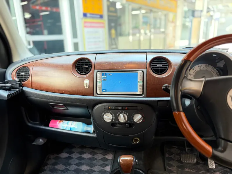 Daihatsu Mira Gino