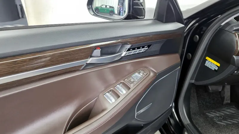 Genesis EQ900