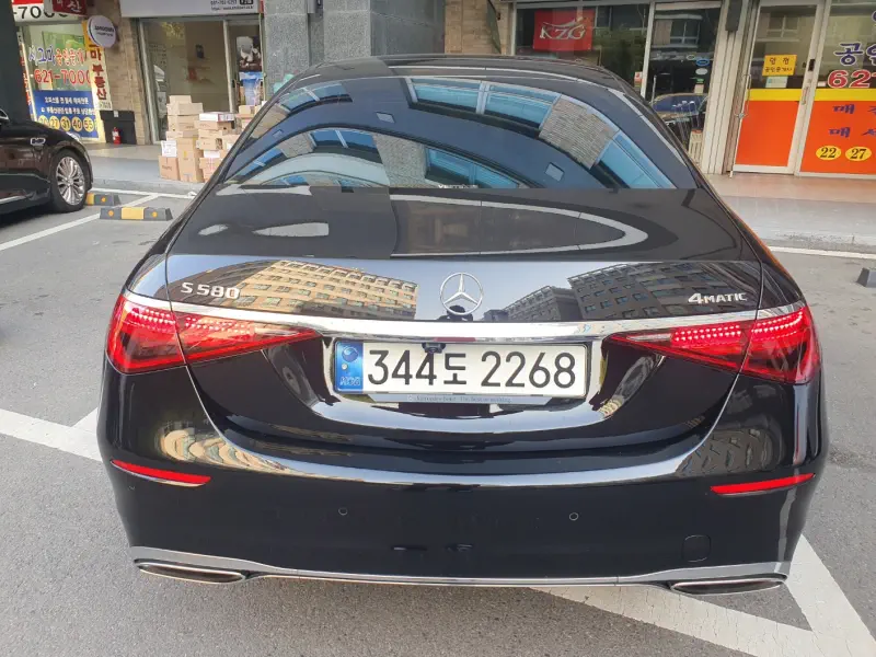 Mercedes-Benz S-Class