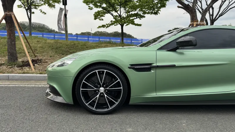 Aston Martin Vanquish