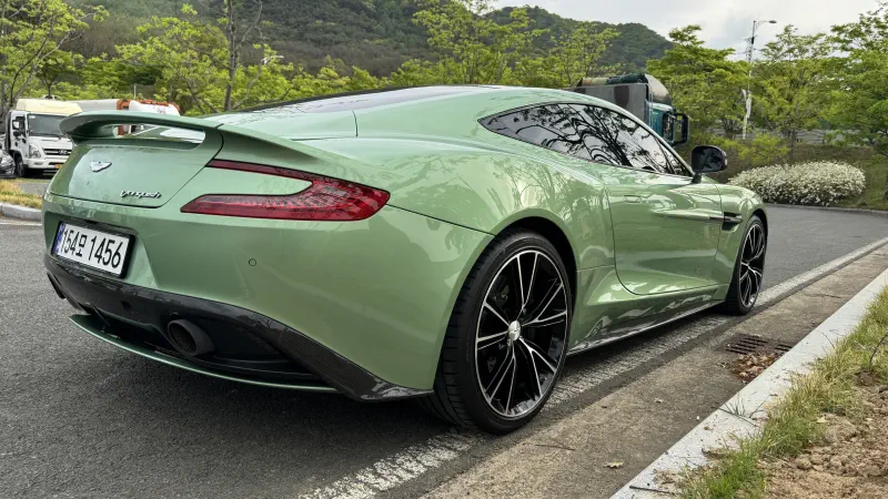 Aston Martin Vanquish