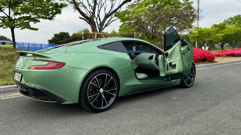 Aston Martin Vanquish