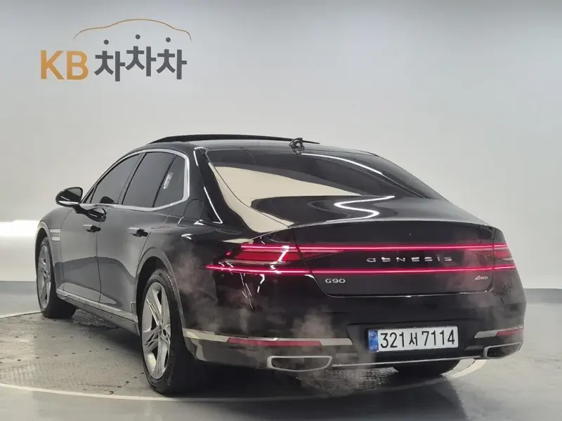 Genesis G90