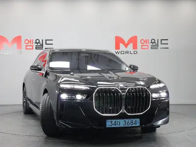 BMW i7