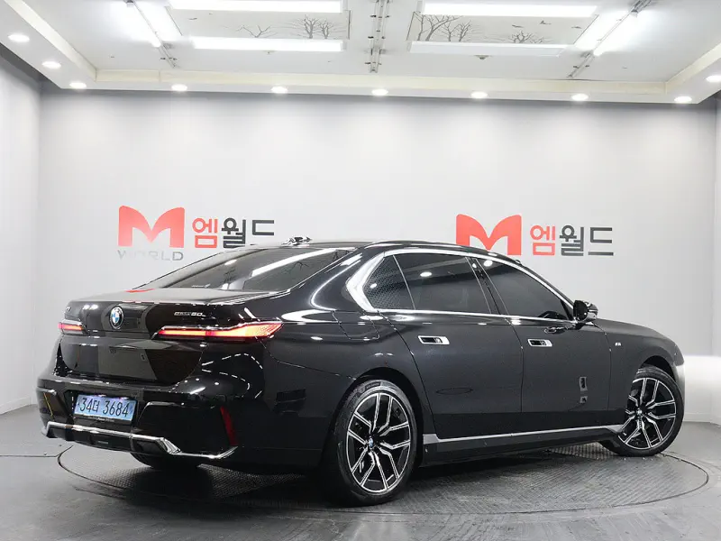 BMW i7