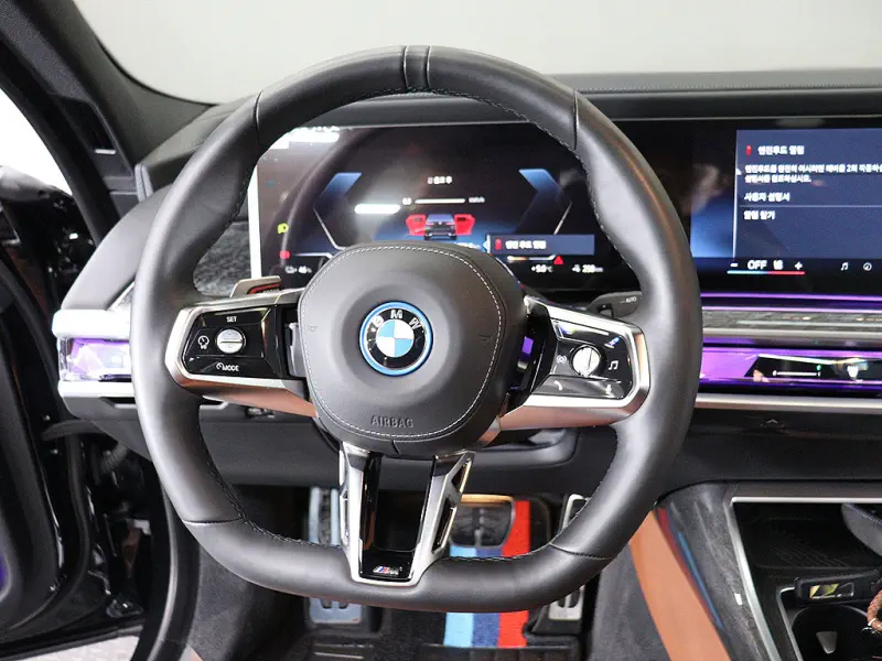 BMW i7