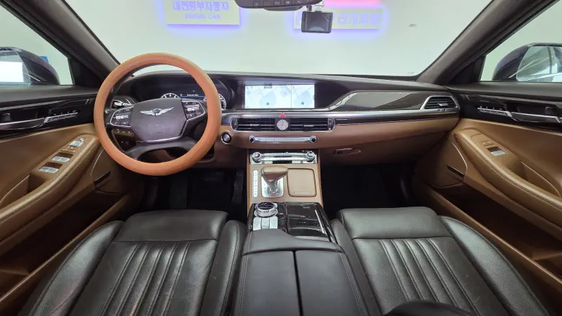 Genesis G90
