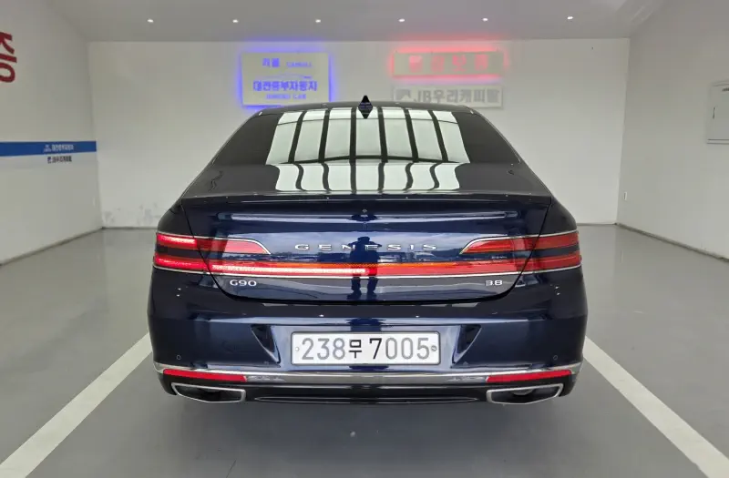 Genesis G90