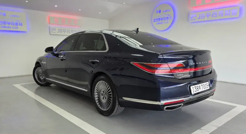 Genesis G90