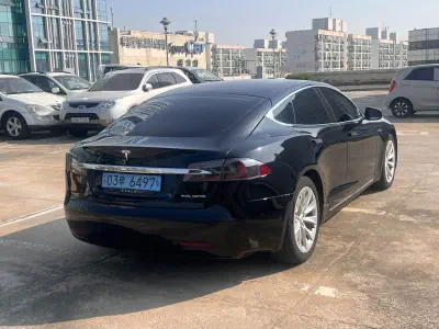 Tesla MODEL S