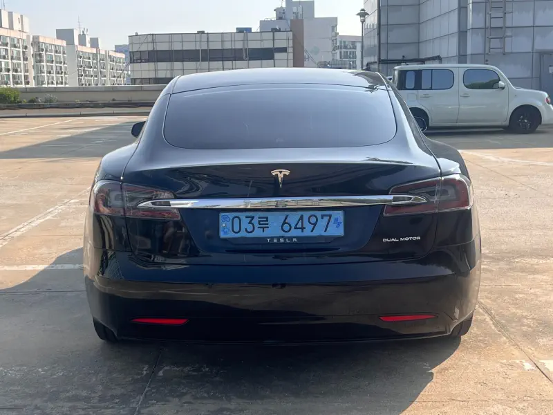 Tesla MODEL S