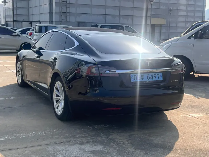 Tesla MODEL S