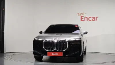 BMW i7