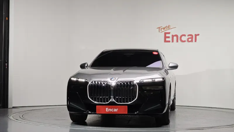 BMW i7