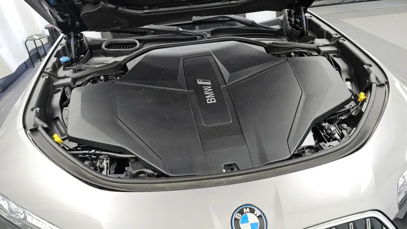 BMW i7