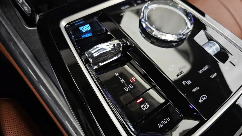BMW i7