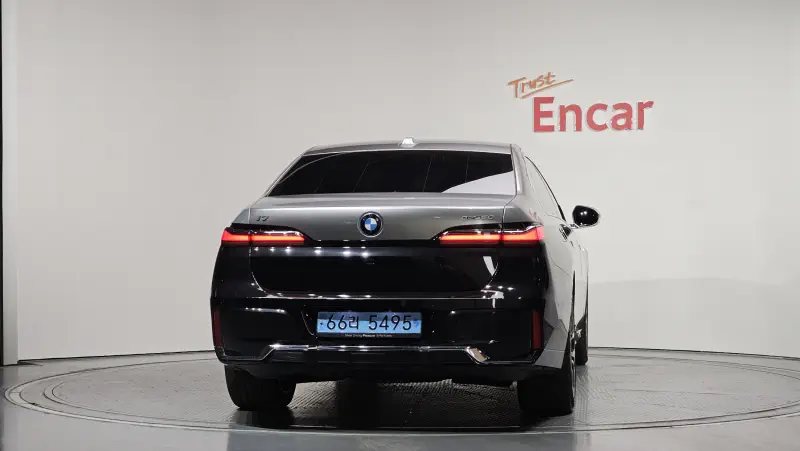 BMW i7