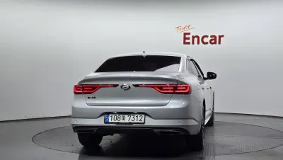Renault SM6