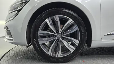 Renault SM6