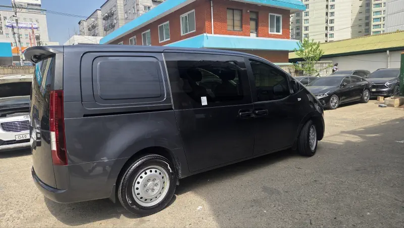 Hyundai Staria