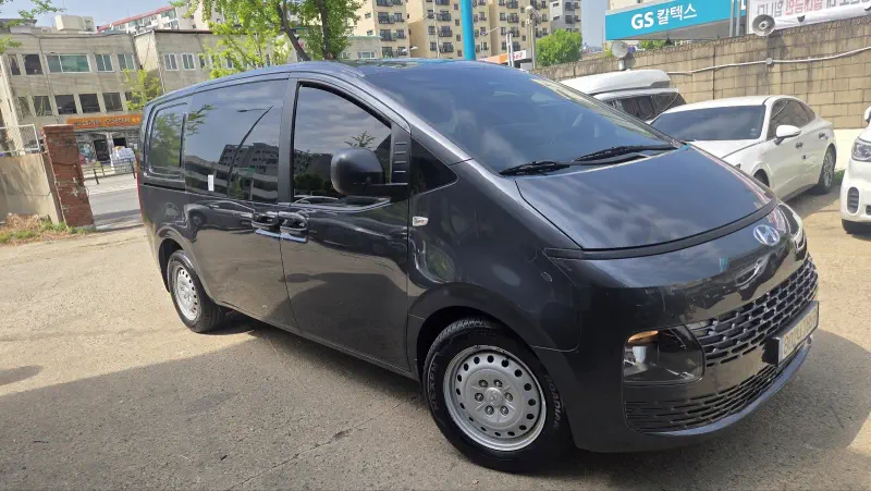 Hyundai Staria
