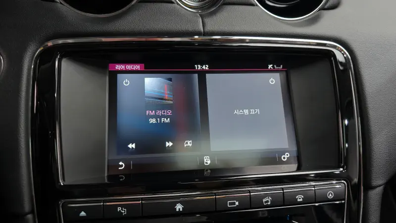 Jaguar XJ