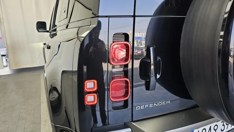 Land Rover Defender