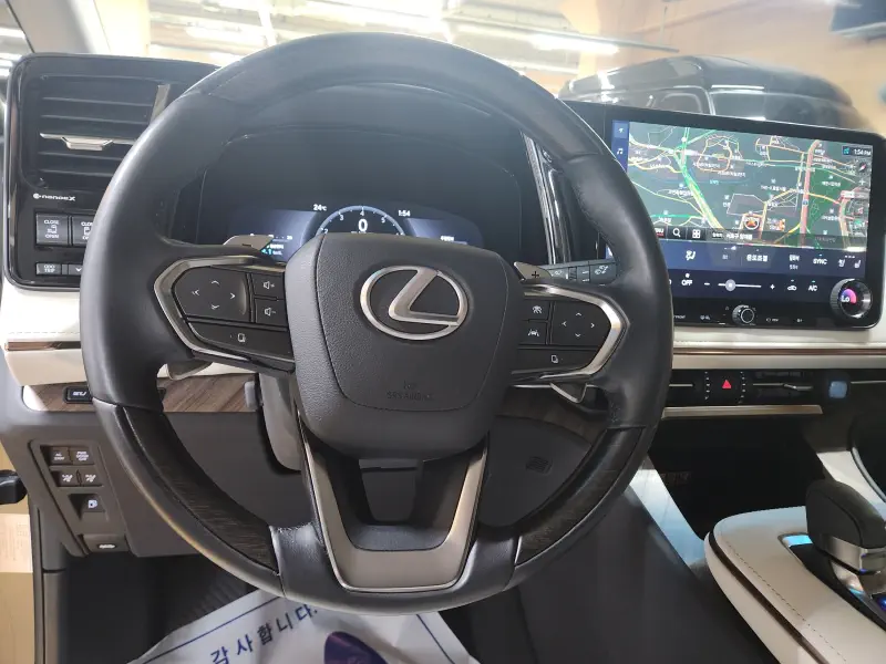 Lexus LM