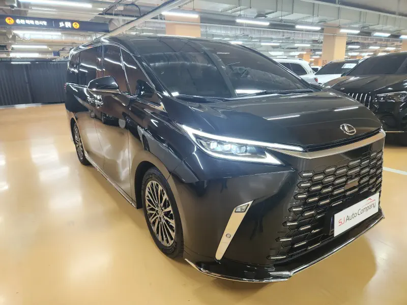 Lexus LM