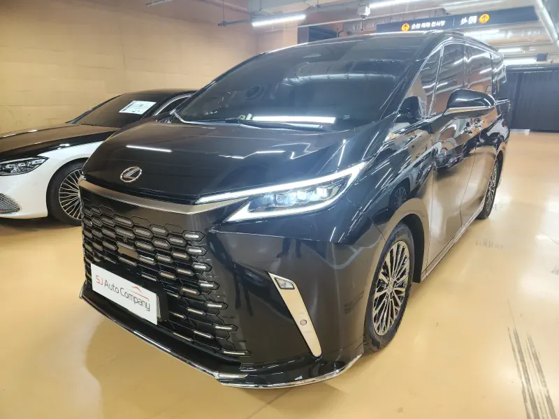Lexus LM