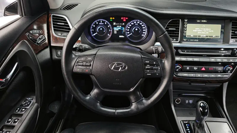 Hyundai Aslan