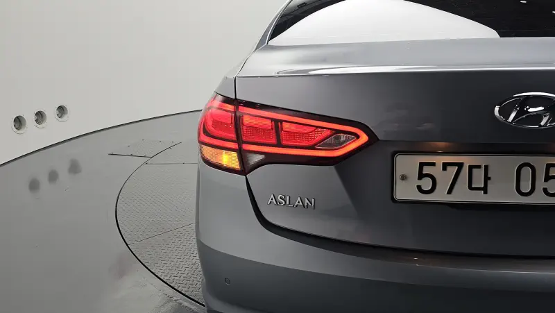 Hyundai Aslan