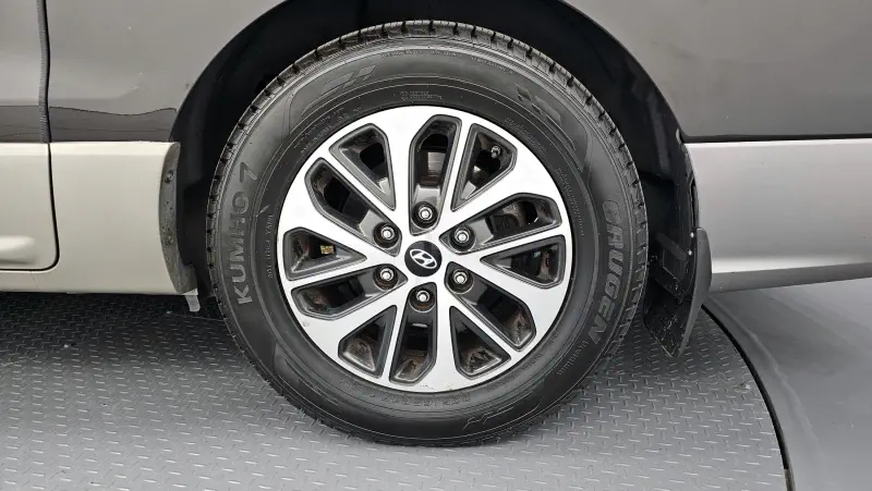 Hyundai Grand Starex