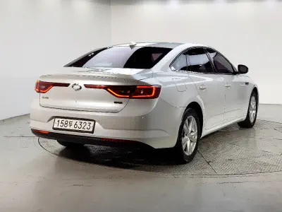 Renault SM6