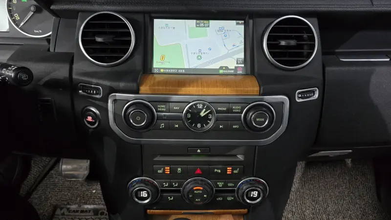 Land Rover DISCOVERY