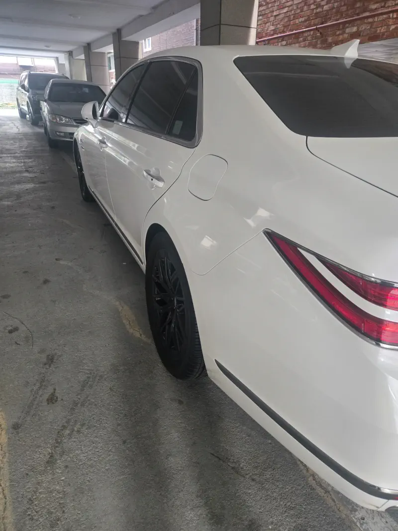 Genesis G90