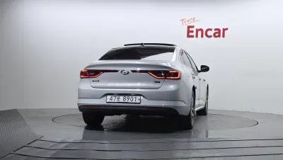 Renault SM6