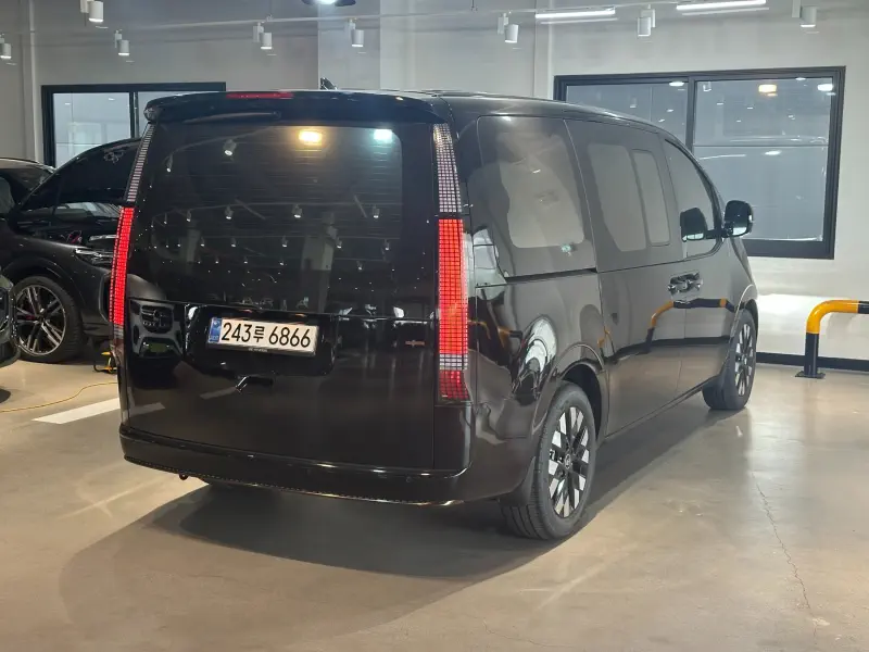 Hyundai Staria