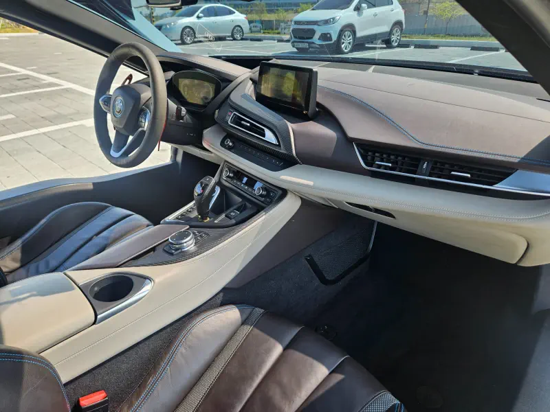 BMW i8