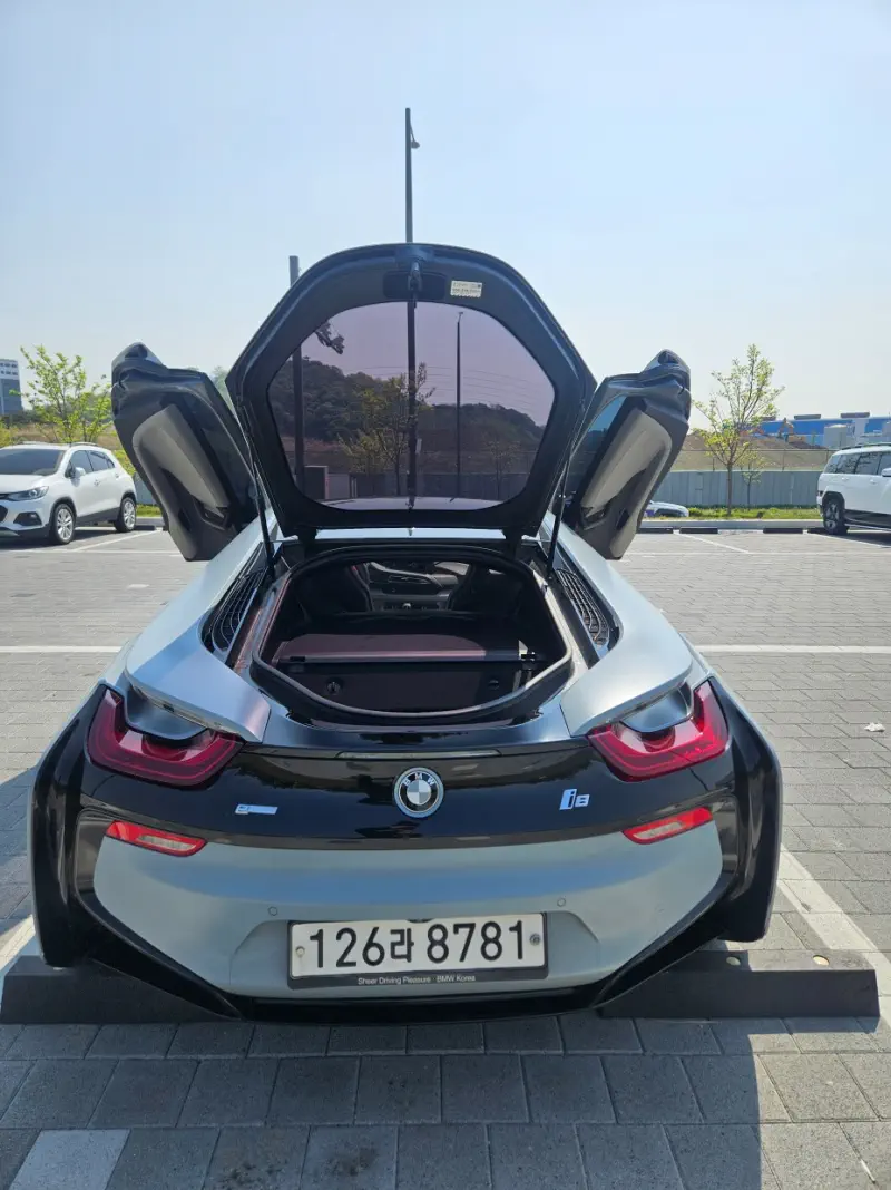 BMW i8