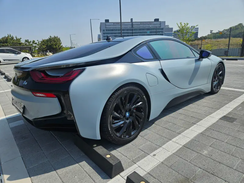 BMW i8