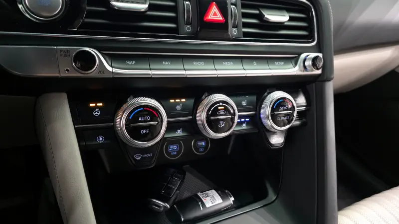 Genesis G70