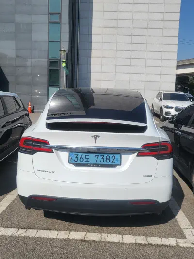 Tesla MODEL X