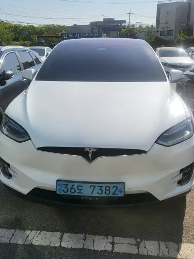 Tesla MODEL X