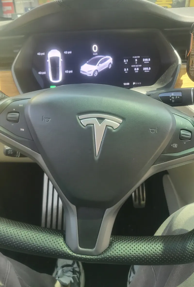 Tesla MODEL X