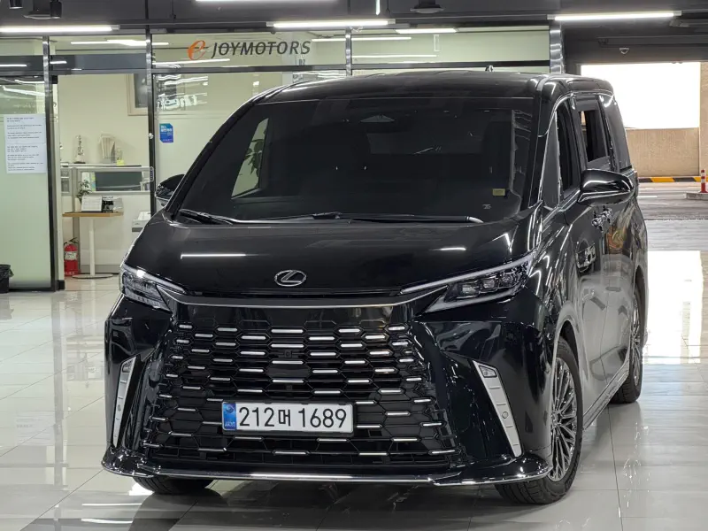 Lexus LM