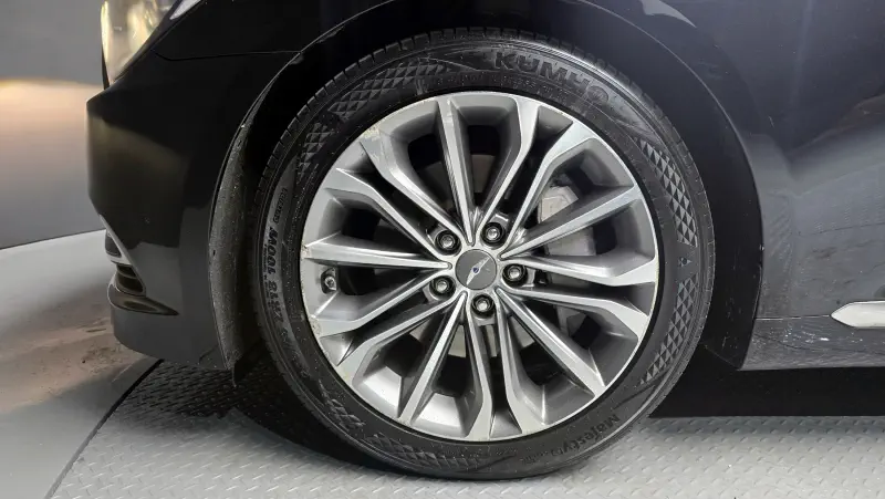Hyundai Genesis