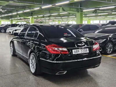 Hyundai Genesis