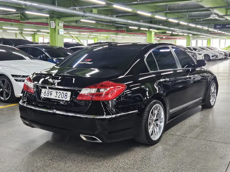 Hyundai Genesis