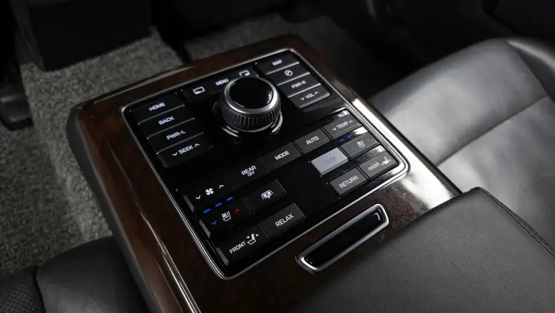 Hyundai Equus